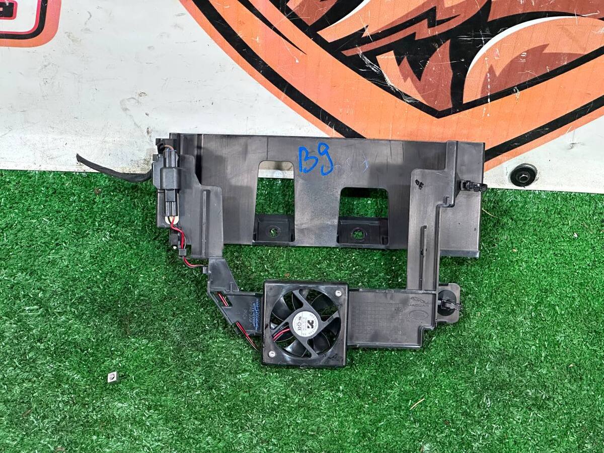 LR140200 Wspornik ECU Range Rover Evoque New L551 (2019-) używany